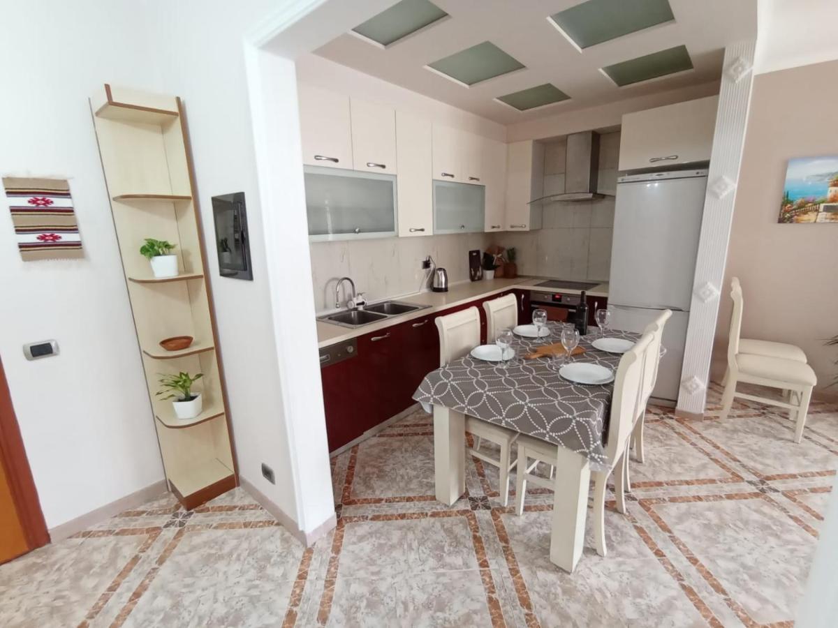 Trea Accomodations - 2 Bedrooms - Riviera With Private Parking วญอเรอ ภายนอก รูปภาพ